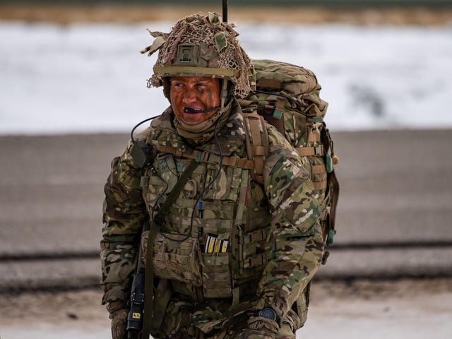 Lieutenant Angus Lapslie