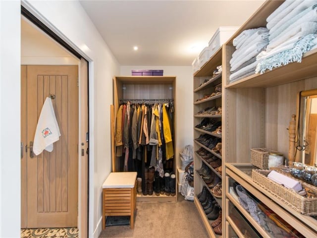 Dressing room.
