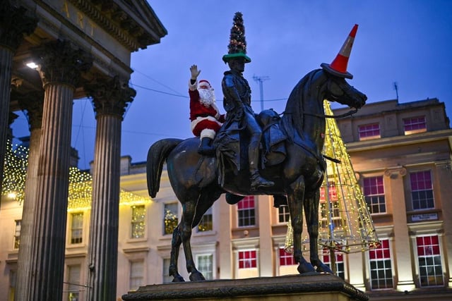 'Santa Claus' scales the Duke of Wellington statue in Glasgow in 2021.