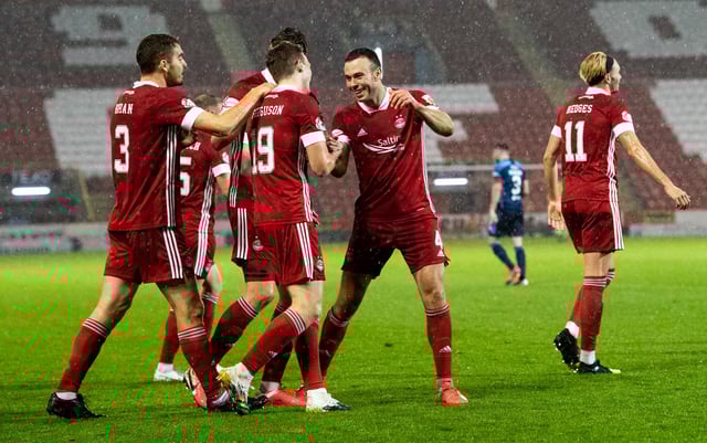The Aberdeen players celebrate Lewis Ferguson's rocket. Picture: SNS