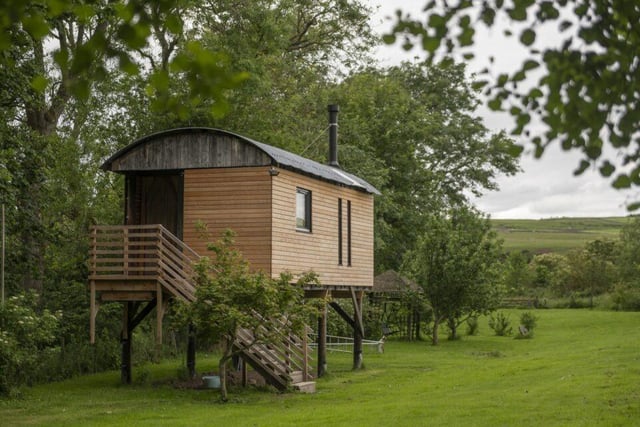 The former artist’s studio has ingenuiously been built on stilts, making for a holiday home to remember.