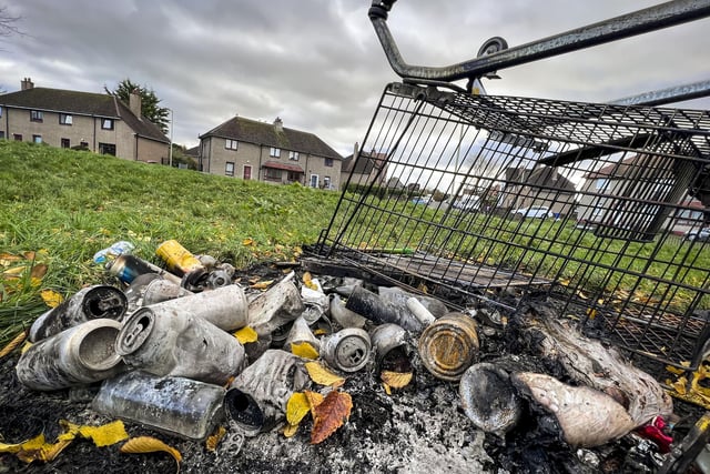 Riot police were called in after a group of youths blocked roads in Dundee with bonfires and hurled fireworks in the street.The disorder began on Beauly Square in the Kirkton area at about 17:30 on Monday and continued for several hours.