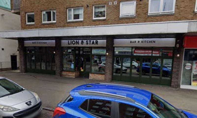 Andy Cameron rates the steak pie at the Lion & Star, on Kirkintilloch's Townhead, praising "the delicious big portions and extras".