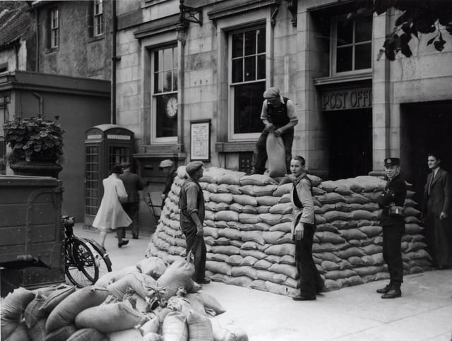 Soldiers from the 1st Parachute Brigade building defences outside the Post Office in South Street, St Andrews
