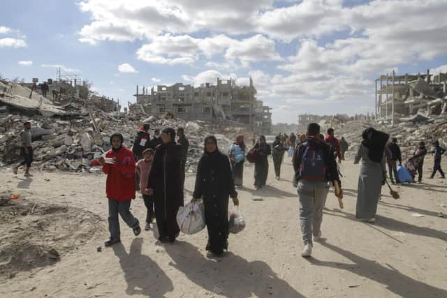 Displaced Palestinians return to Rafah, Gaza Strip yesterday, a day after the ceasefire deal between Israel and Hamas went into effect. (AP Photo/Jehad Alshrafi)