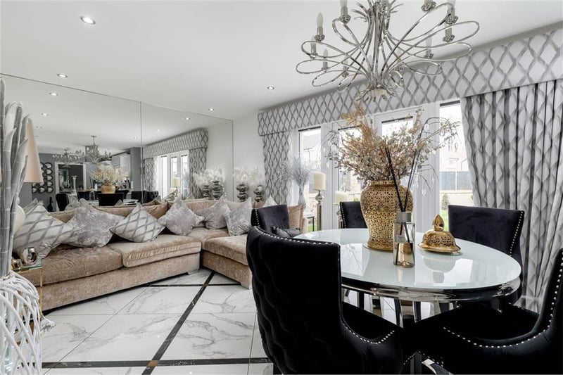 Family room / Dining area.