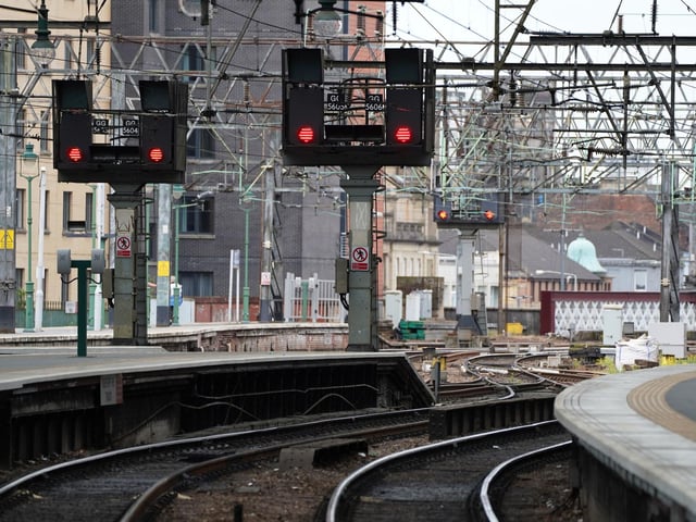 One train an hour is running between Glasgow Central and Edinburgh