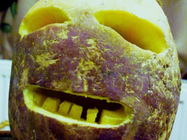 Unlike your usual pumpkin which has a zig-zag carve to resemble pointy teeth, it takes a lot more effort to craft this on a turnip due to the tough flesh, but since the shape already resembles a skull a few little teeth add a lot to its spooky value.