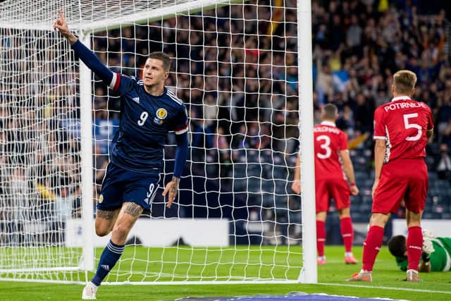 Lyndon Dykes celebrates making it 1-0. Picture: SNS