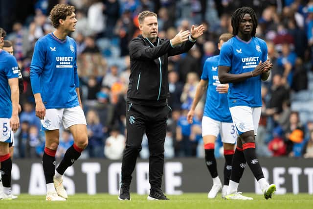 Rangers manager Michael Beale speaks with Sam Lammers and Johnly Yfeko during the 2-1 win over Hamburg.
