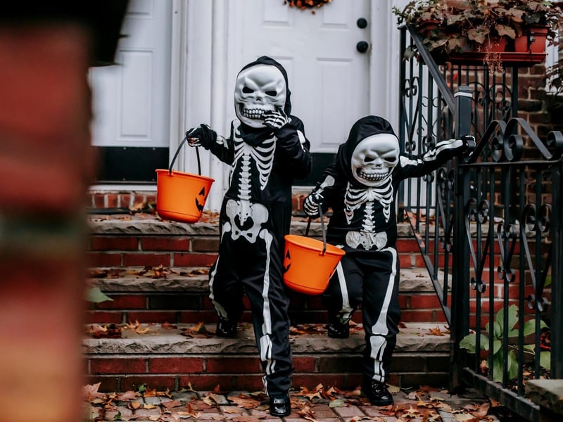 Derived from the word “disguising” this is the Scottish variant of the term “trick or treat” for Halloween.