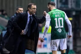 Hibs manager Shaun Maloney speaks with Martin Boyle. (Photo by Ross Parker / SNS Group)