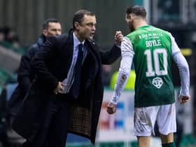 Hibs manager Shaun Maloney speaks with Martin Boyle. (Photo by Ross Parker / SNS Group)