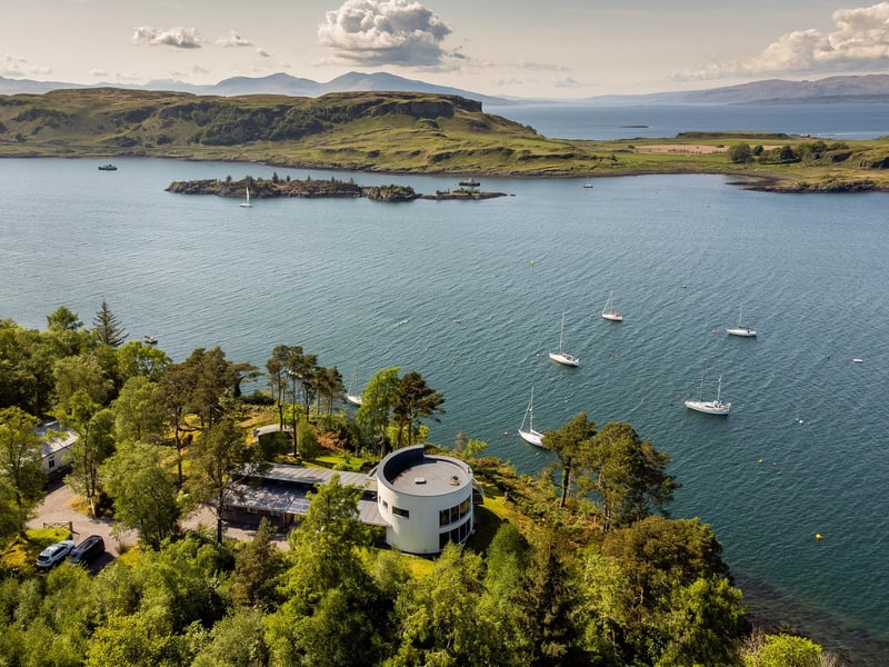 Where is it? To the south of Oban on the stunning West Coast, with uninterrupted aspect views over the Sound of Kerrera and Oban Bay. The town is the ferry port for much of the Western Isles and is a highly-popular base for sailing activities.