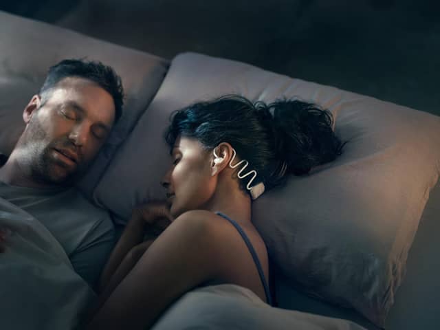 Woman with Philips Sleep Headphones on Pic: Peek Creative Studios