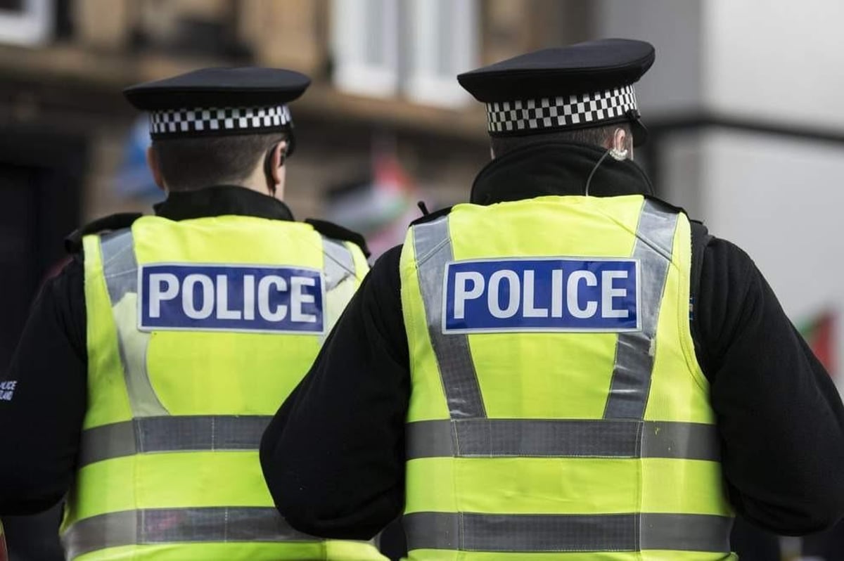 Scotland's police officers to 'withdraw goodwill' as pay dispute escalates