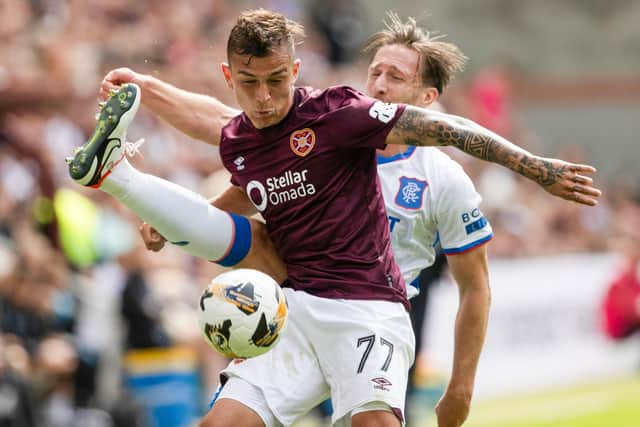 Hearts' Kenneth Vargas holds off Rangers' Ben Davies during the William Hill Premiership opener at Tynecastle. (Photo by Alan Harvey / SNS Group)