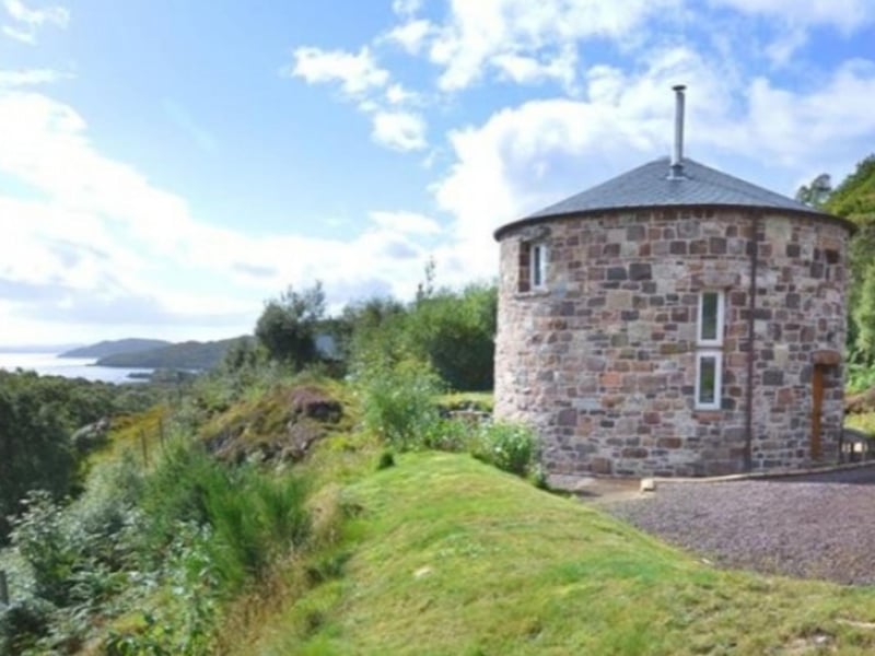 The roundhouse is perfectly positioned on the picturesque Applecross Peninsula.