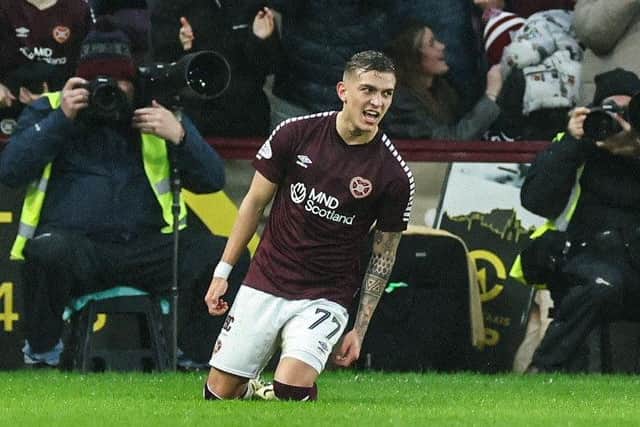 Kenneth Vargas has agreed a five-year contract with Hearts.