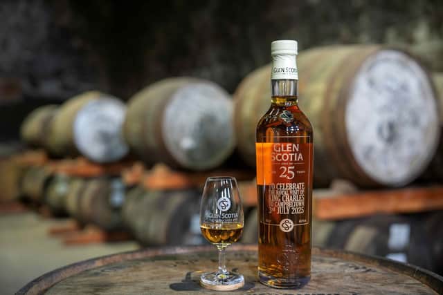 Glen Scotia gifts The King bespoke bottle of its 25 Year Old whisky