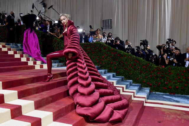 TOPSHOT - US model Gigi Hadid arrives for the 2022 Met Gala at the Metropolitan Museum of Art on May 2, 2022, in New York. - The Gala raises money for the Metropolitan Museum of Art's Costume Institute. Photo by ANGELA  WEISS/AFP via Getty Images