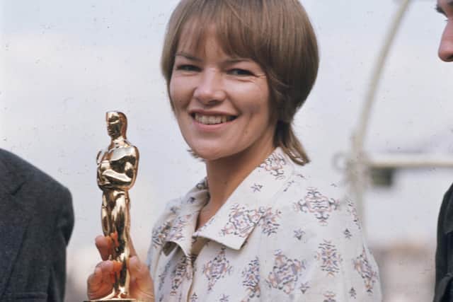 Glenda Jackson holding the Oscar which she won for her role as Gudrun in Women in Love (Photo by Mike Lawn/Fox Photos/Getty Images)