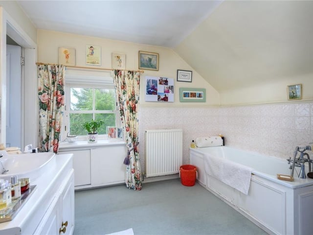 Bedroom 1 en-suite.