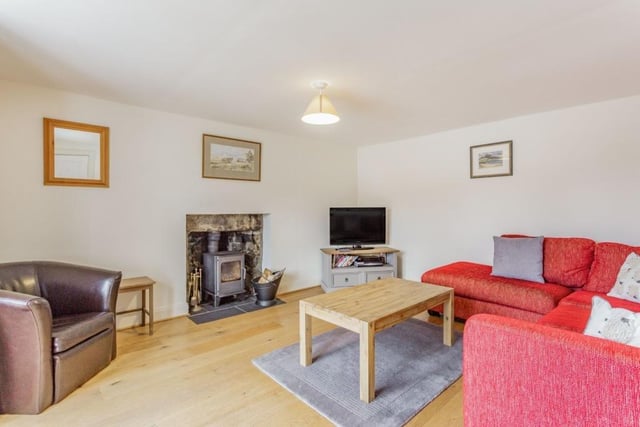Oldany Farmhouse - sitting room.