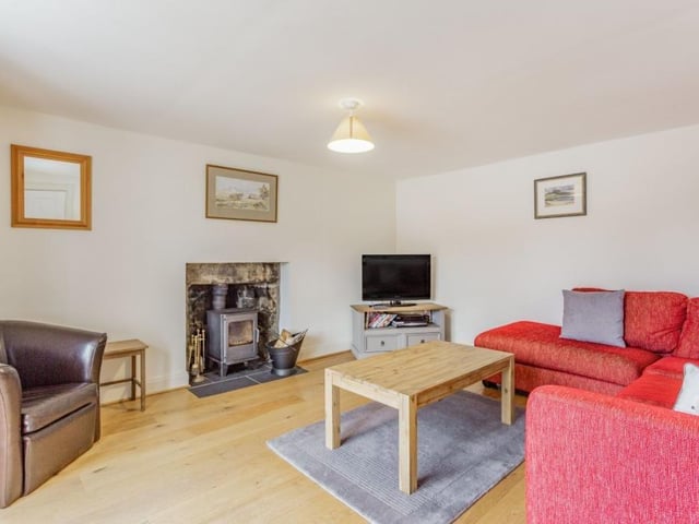 Oldany Farmhouse - sitting room.
