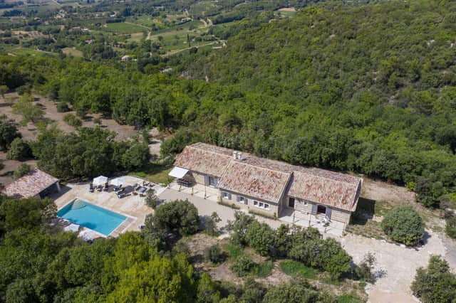 Le Mas des Chenes Verts, Provence, France, has views of the Luberon Valley and Mont Ventoux.