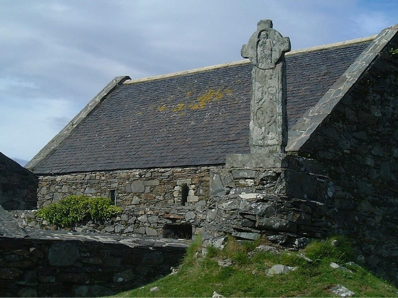 Oronsay is a tidal island which is said to have one of Scotland’s best preserved priories with a beautifully preserved Celtic cross. Theories for the isle’s name consistently attribute it to Old Norse, one suggests it comes from “Örfirisey” which means "island of the ebb tide".