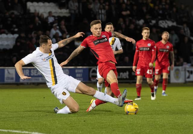 St Mirren's Eamonn Brophy and Livingston's Tom Parkes challenge for the ball during the 1-1 draw in Paisley. (Photo by Sammy Turner / SNS Group)