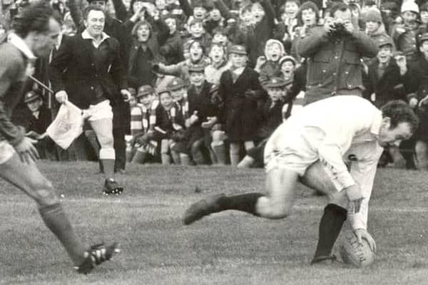 Eric Grierson running the line at Murrayfield