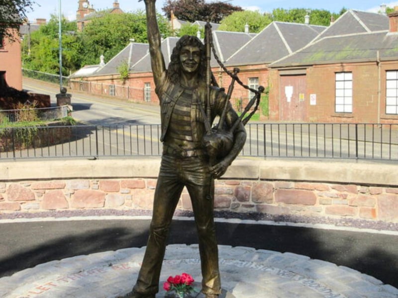 The statue can be found on Bellie’s Brae road in the burgh of Kirriemuir in Angus. It pays tribute to Scotland-born Bon Scott who was the lead singer of the famous rock band AC/DC who are well-known for their 1979 ‘Highway to Hell’ album.