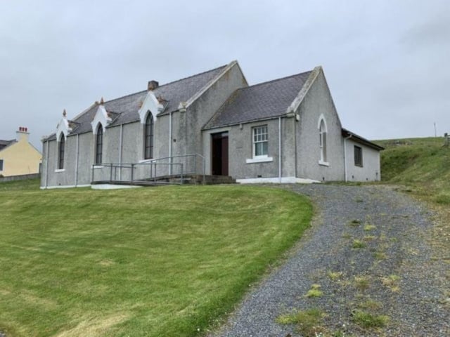 Detached church building set within a good-sized plot in the village of Cunningsburgh, around 10 miles south of Lerwick. Offers Over £48,000 - UNDER OFFER.