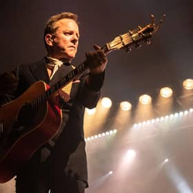 Kiefer Sutherland performing on stage