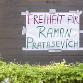 "Freedom for Raman Pratasevich" (Roman Protashevich) is written on a protest wagon in front of the Embassy of Belarus in Berlin, Germany, Monday (Photo: Christoph Soeder/dpa via AP).