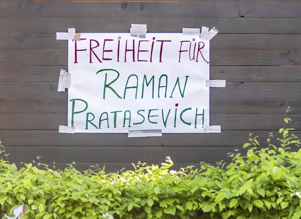 "Freedom for Raman Pratasevich" (Roman Protashevich) is written on a protest wagon in front of the Embassy of Belarus in Berlin, Germany, Monday (Photo: Christoph Soeder/dpa via AP).