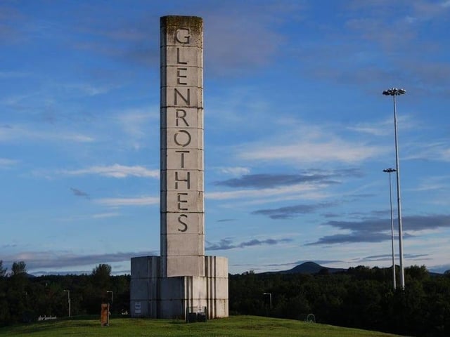 The name Glenrothes comes from the Earl of Rothes, who owned the land on which the town was built in the 1940s. The 'Glen' was added to differentiate it from Rothes in Moray and refers to the fact that the town lies in a valley.