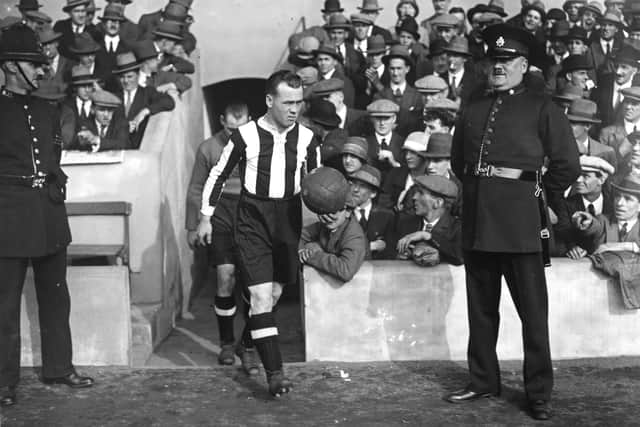 Newcastle United captain Hughie Gallacher (1903 - 1957) leads his team out onto the pitch at Highbury to play Arsenal. (Photo by Kirby/Getty Images)