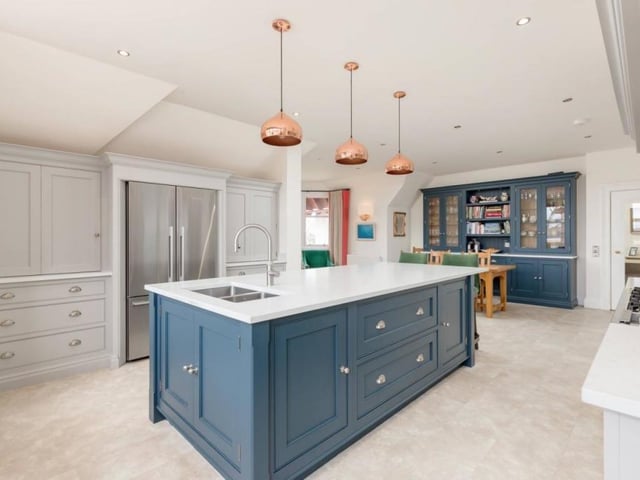 Kitchen diner.