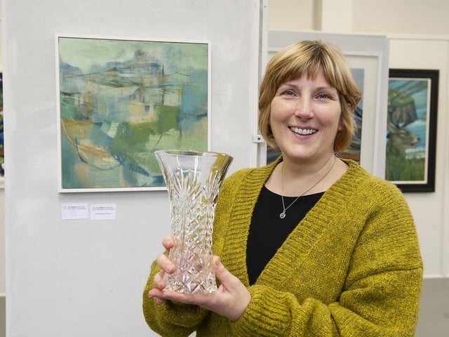 The winner of the Mòd’s Highland Art Prize was revealed at the Rockfield Centre in Oban. Jules Mather of Furnace in Argyll took the top prize with her painting entitled Travelling Alone. Her painting was selected from a shortlist of 12 pieces chosen by celebrated artist and teacher Ishbel Murray. As the winner, Jules Mather will have the opportunity to present her work in an exhibition at The Briggait in Glasgow, courtesy of Wasps Studios, the charity that provides studio spaces to artists and creators across Scotland.