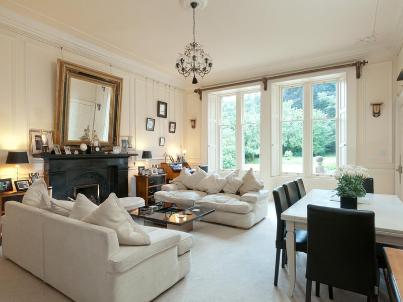 The drawing room is filled with light thanks to south-facing windows