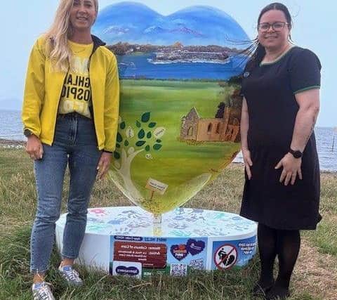 Karen Duff (L) from Highland Hospice and Andrea Farrelly (R) from Specsavers in front of the heart artwork