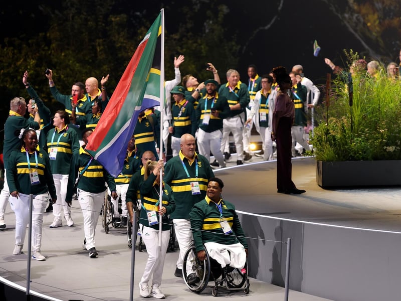 Flagbearer Bridget Herselman of Team South Africa and King's Baton Bearer Shane Williams