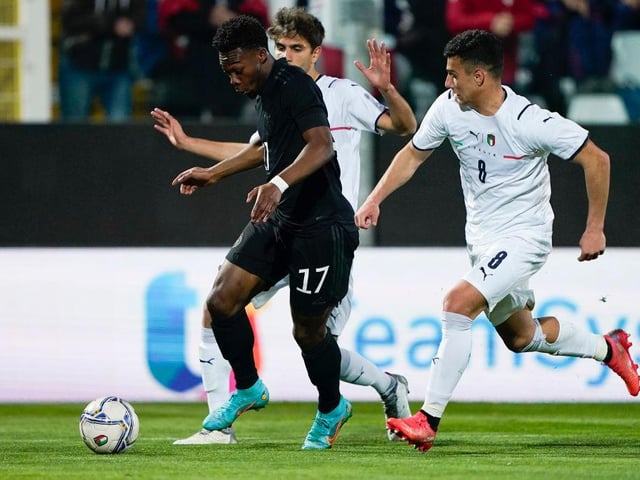 Celtic are keen on Bayern Munich attacking midfielder Christopher Scott. The 19-year-old has featured for the German giant’s second string this campaign. Bayern are keen to tie him down on a longer contract but Brentford and Celrtic are willing to offer him regular football. (Sky Sports Germany)