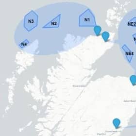 Thathas an dràsta a’ beachdachadh air 14 làraich son tuathan gaoithe air muir