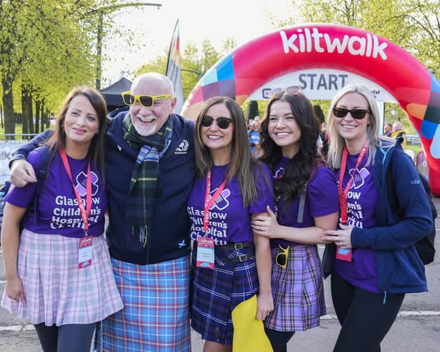 Sir Tom Hunter shares a laugh with Kiltwalkers ahead of the biggest ever Kiltwalk at the Glasgow Green start line