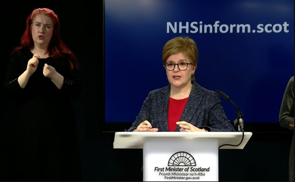 Krisis NHS Skotlandia: Nicola Sturgeon mengonfirmasi lebih banyak staf NHS 24 akan direkrut dan tempat tidur rumah perawatan tambahan akan membawa pasien untuk membantu memerangi tekanan ‘luar biasa’