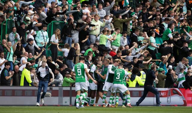 Hibs players and fans celebrate Martin Boyle's injury-time equaliser against Hearts. (Photo by Alan Harvey / SNS Group)